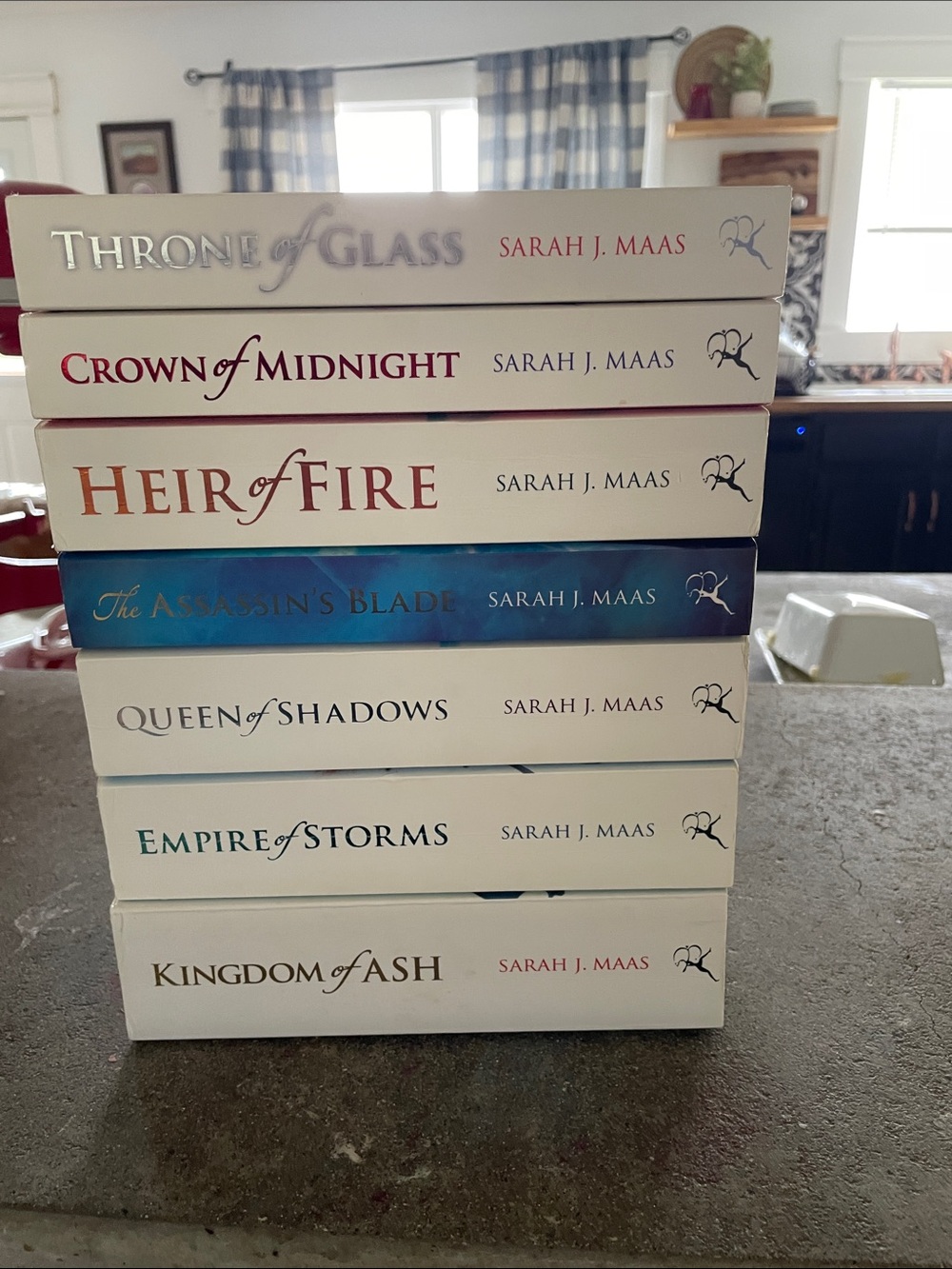Uk edition throne of glass set in good condition ***missing Tower of Dawn**
